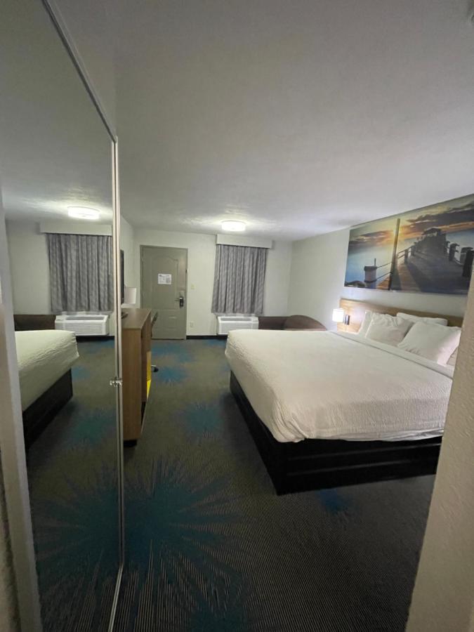 Days Inn By Wyndham Savannah Exterior photo