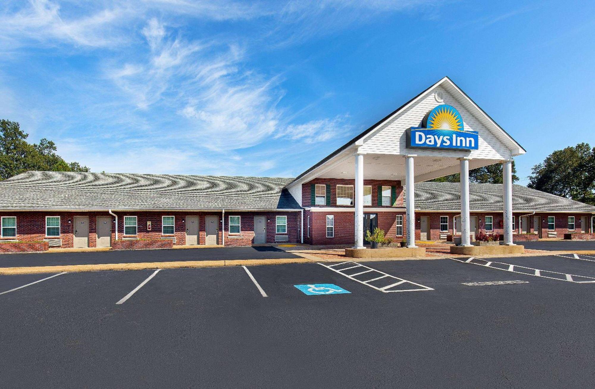 Days Inn By Wyndham Savannah Exterior photo